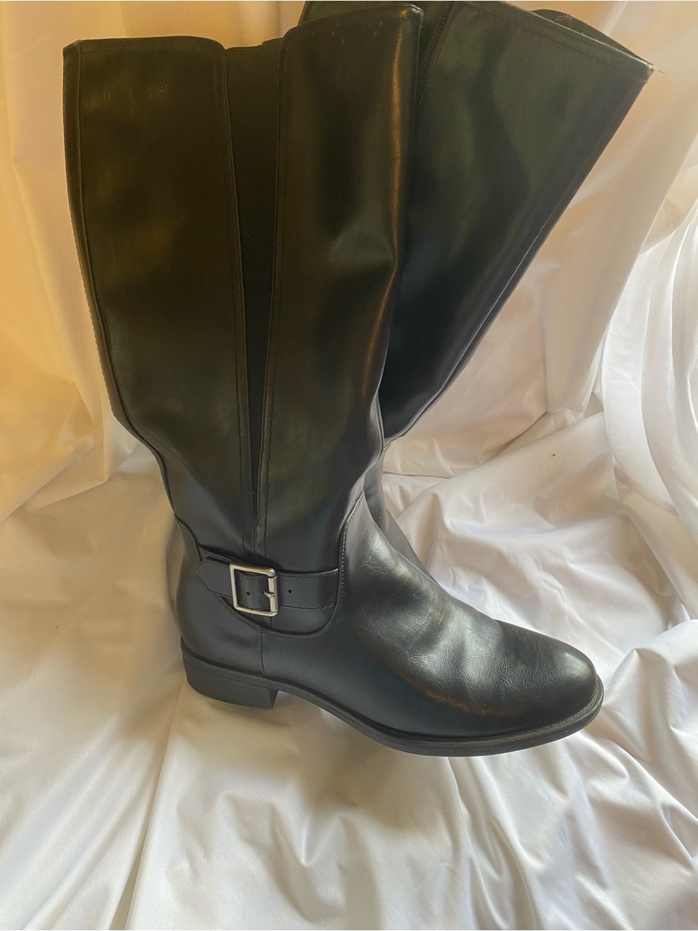 Classic Black Leather Knee-High Heeled Boots with Buckle Detail